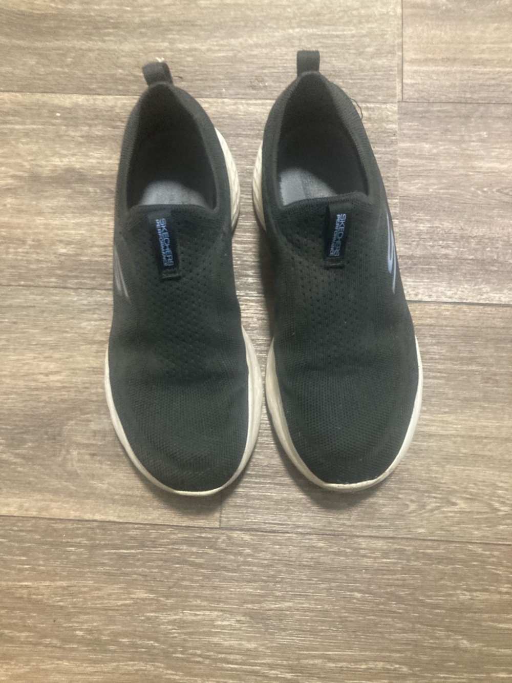 Women’s Skechers slip on go run sneakers size 8